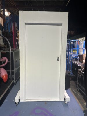 Swinging Door, On Hinge
