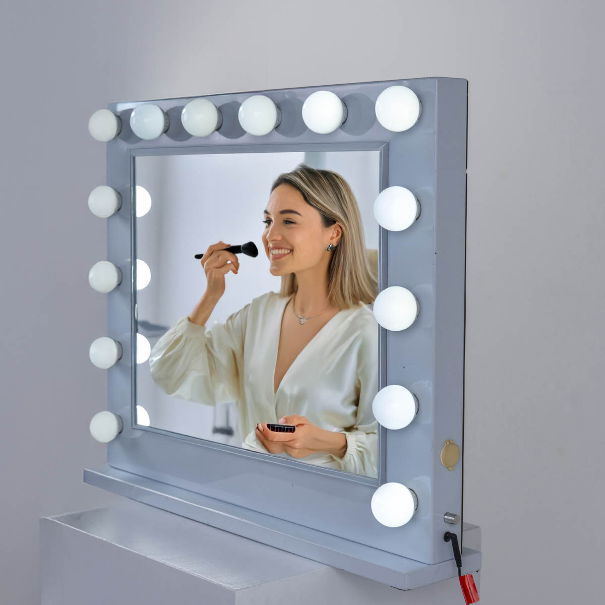 LED Dressing Room Makeup Mirror - Image 4