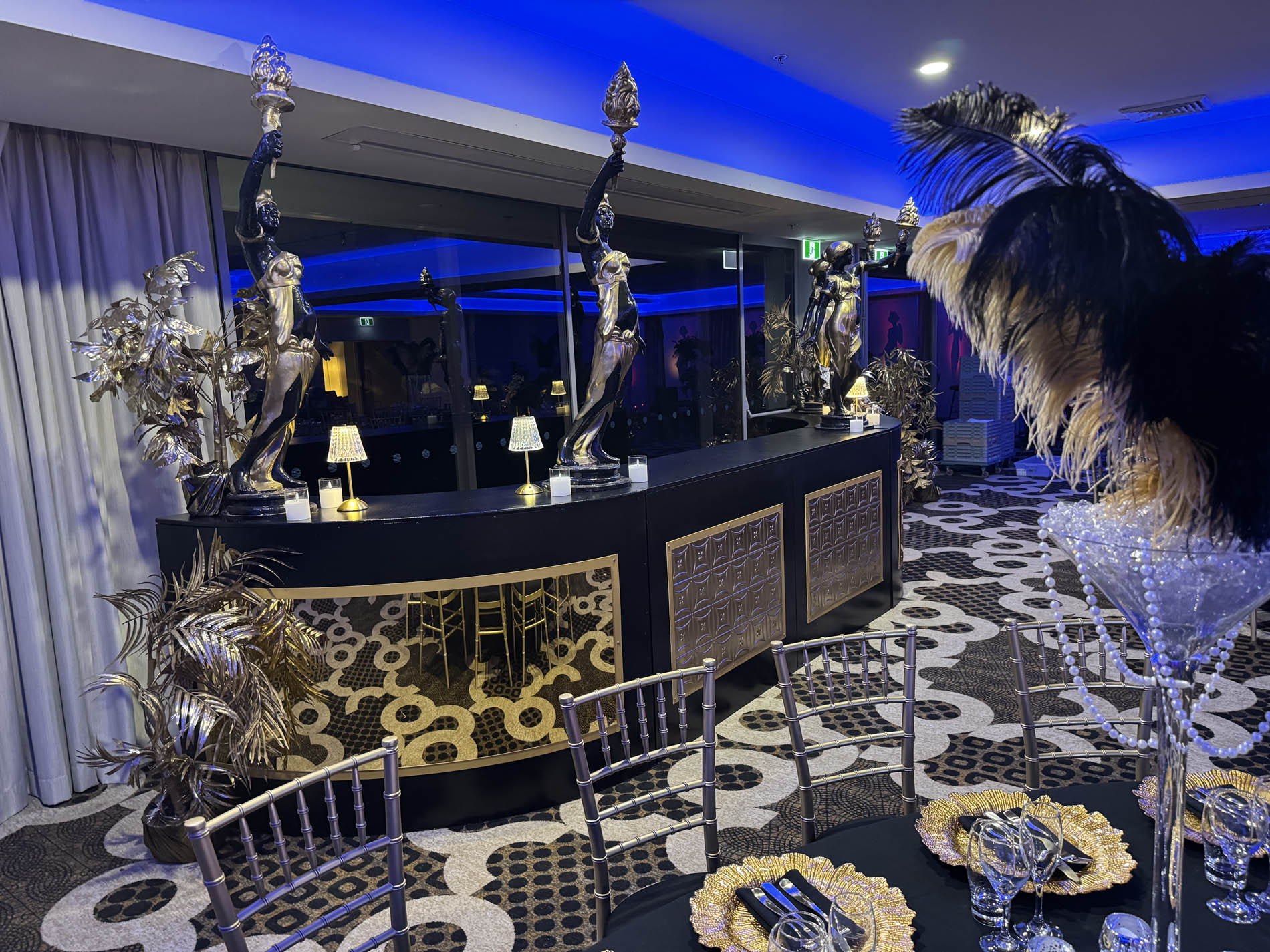 Black and gold Great Gatsby styled table setting at Novotel Wollongong